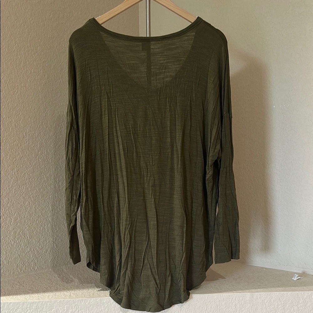 Old Navy Luxe Olive Green Dolman Sleeve T-Shirt - Picture 4 of 6